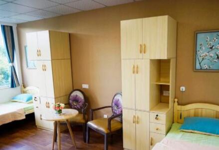 成都哺恩光华养老护理中心_成都青羊区连锁养老院,成都青羊区养老院哪家好