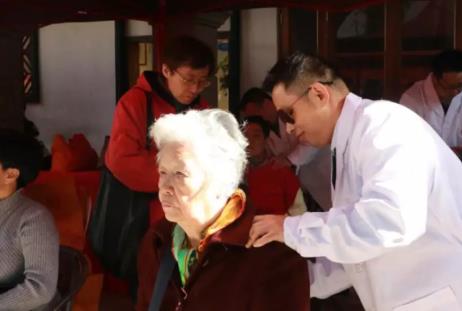 国德盲按爱心义诊&ldquo;书写新时代的雷锋故事&rdquo;！