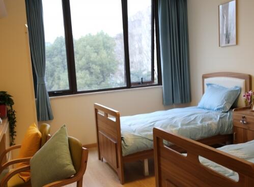 南京钟山银城梅园颐养中心_南京老年公寓排名前十,南京老年公寓大概多少钱一个月