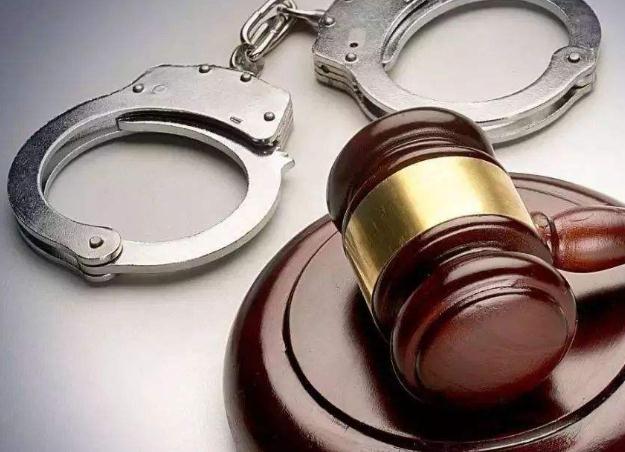 老人在医院孤独去世，妻儿被判刑！