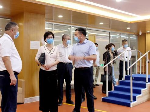 省人大常委莅临德安居老年公寓调研！