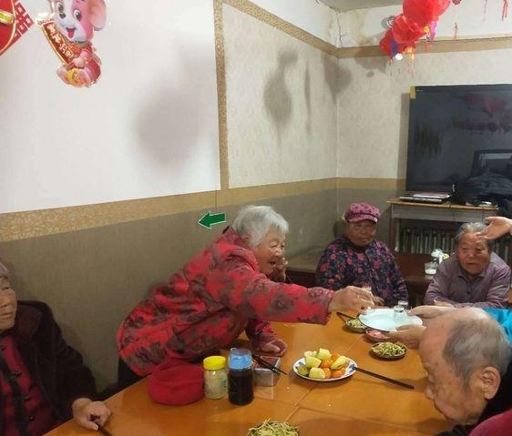 鄂尔多斯市东胜区哈龙老年民俗公寓_鄂尔多斯老年公寓列举几家,鄂尔多斯市老年大学地址